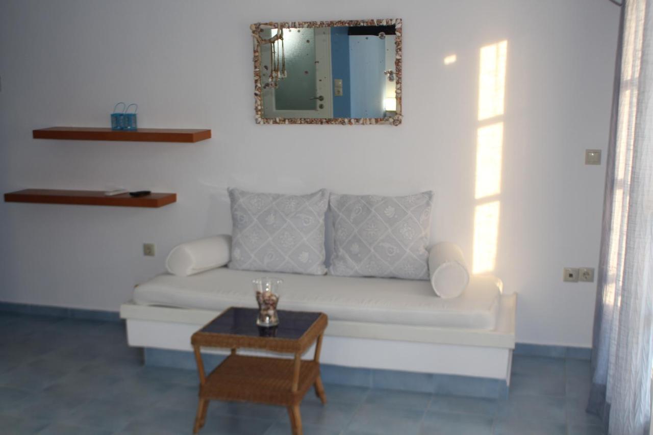 Inaxos Studios, Viewing Apollo Temple. Naxos City Extérieur photo