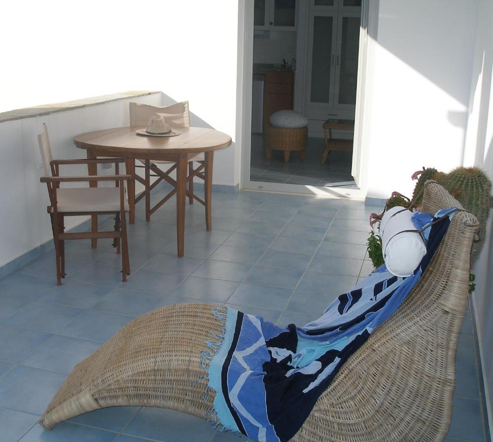 Inaxos Studios, Viewing Apollo Temple. Naxos City Extérieur photo