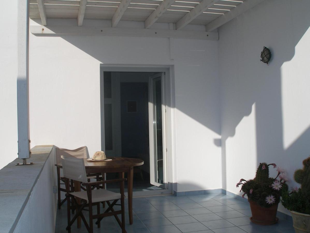 Inaxos Studios, Viewing Apollo Temple. Naxos City Extérieur photo