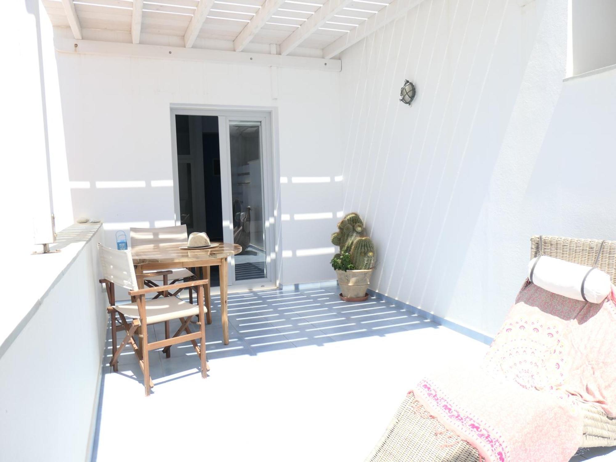 Inaxos Studios, Viewing Apollo Temple. Naxos City Extérieur photo