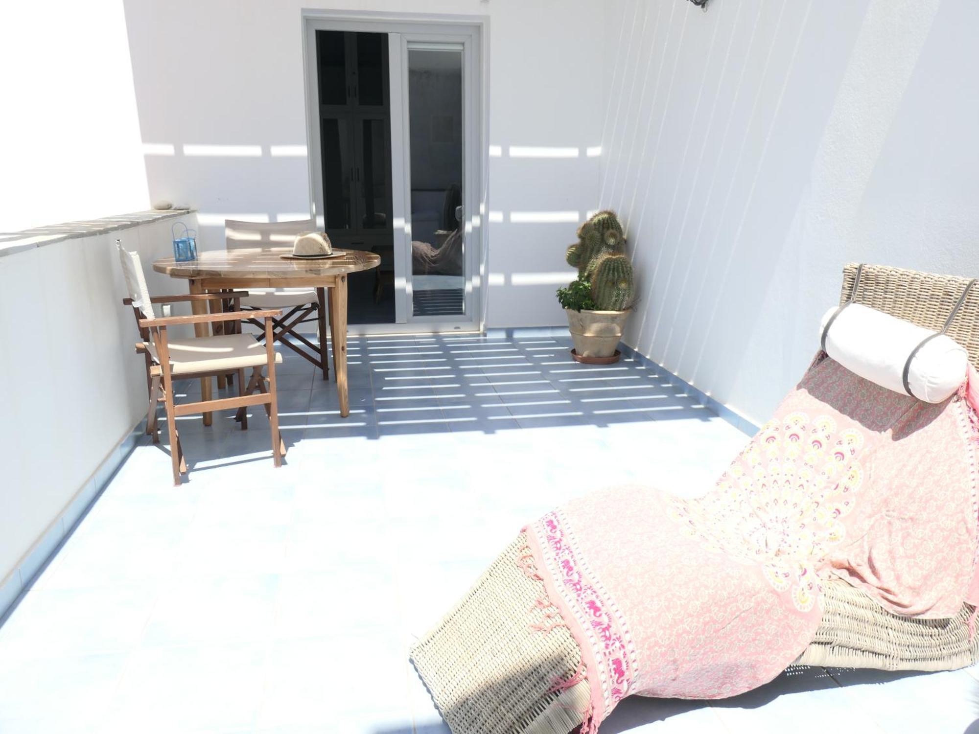 Inaxos Studios, Viewing Apollo Temple. Naxos City Extérieur photo