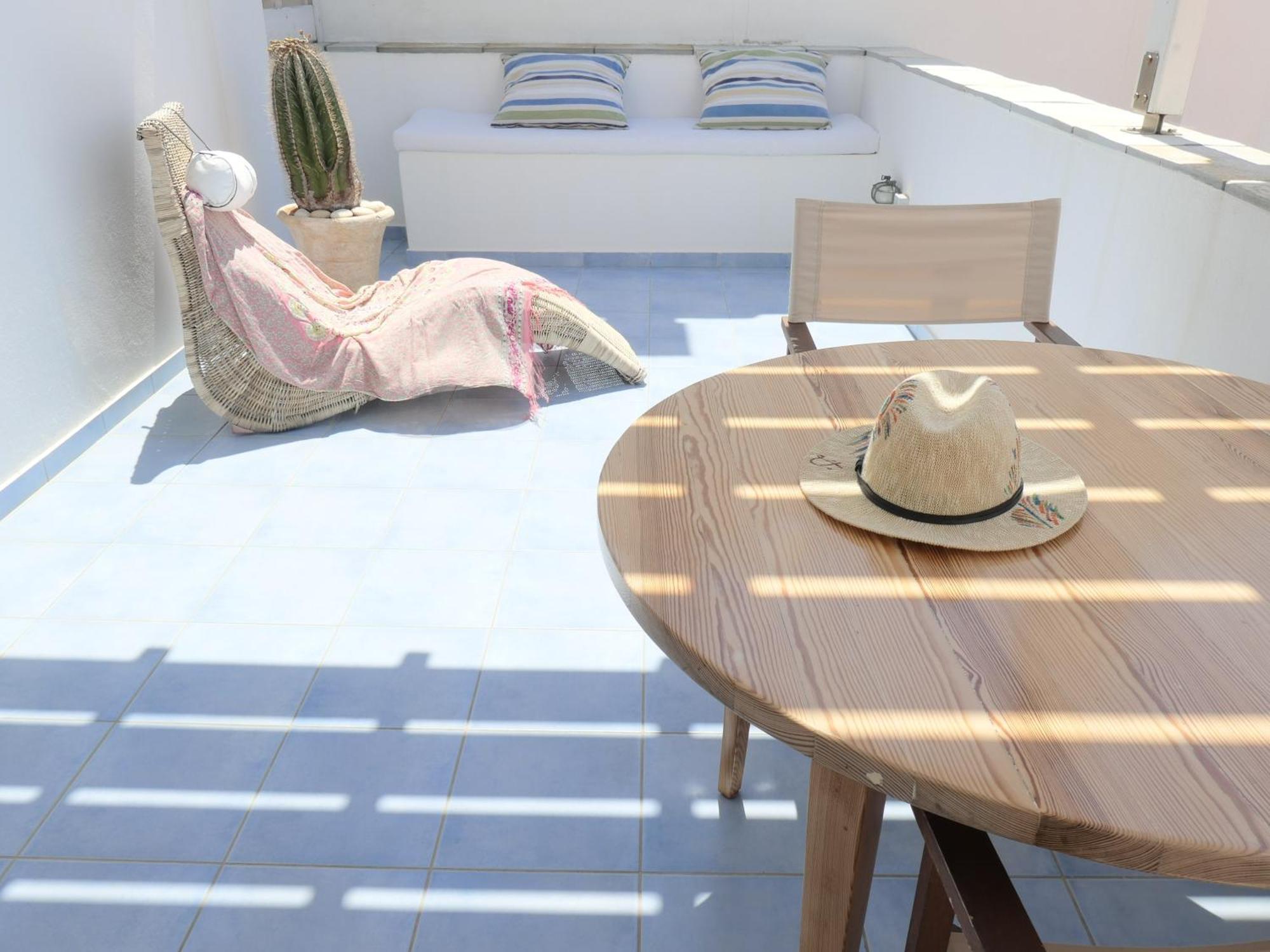 Inaxos Studios, Viewing Apollo Temple. Naxos City Extérieur photo