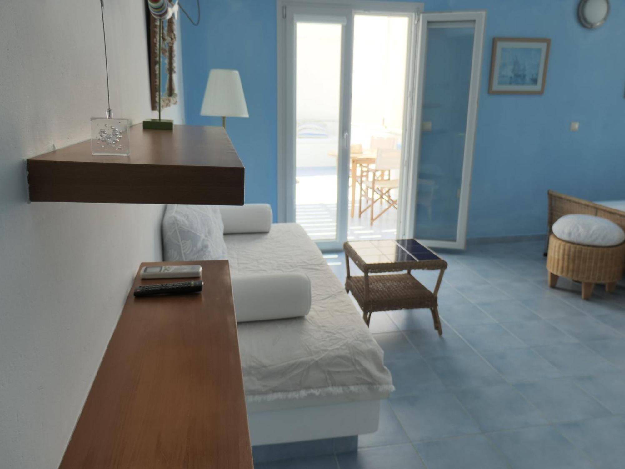 Inaxos Studios, Viewing Apollo Temple. Naxos City Extérieur photo